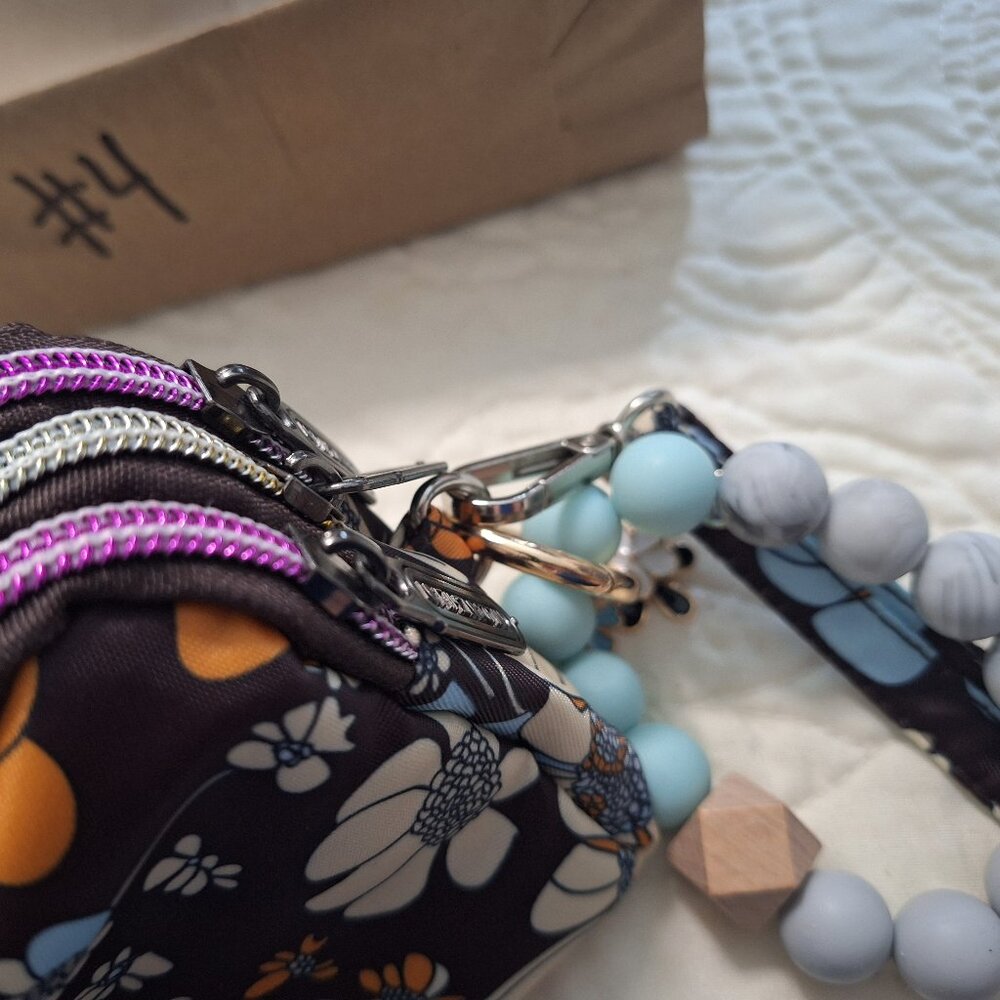 Wristlet Fun!! SEE DESCRIPITION - Picture 9 of 15